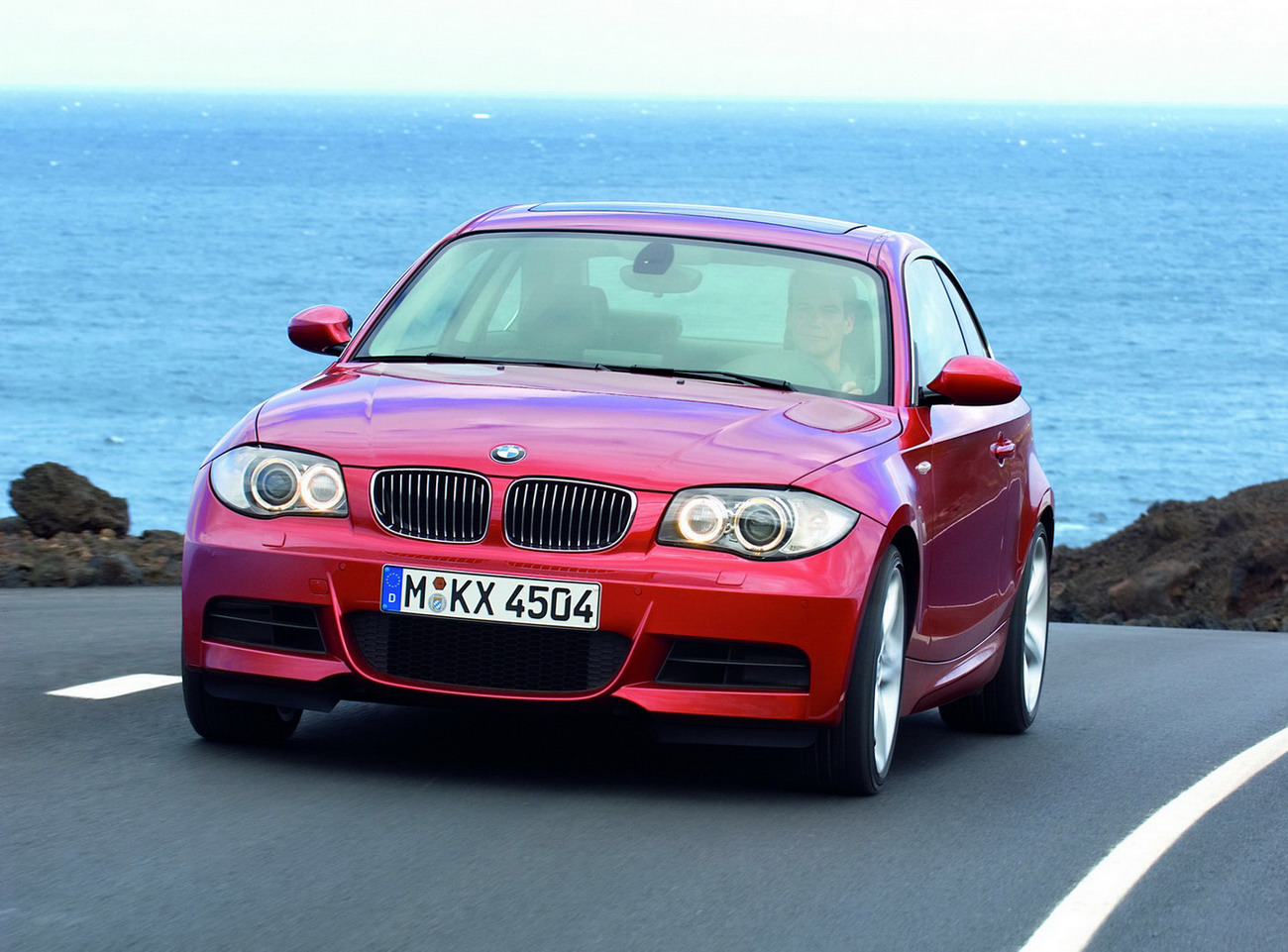 [Carscoop_BMW_1Coupe_21.JPG]