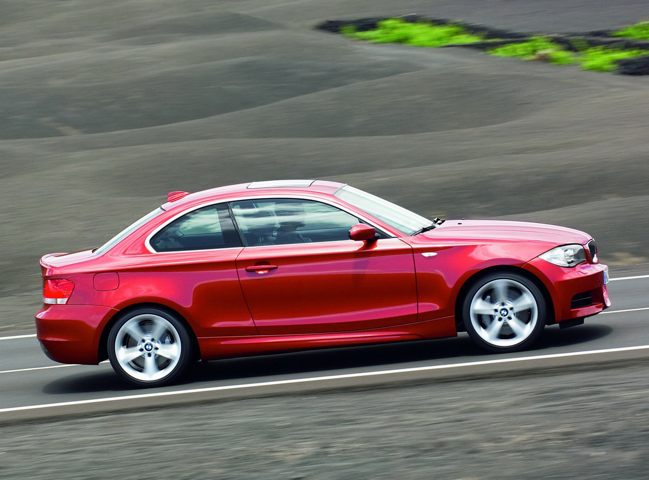 [Carscoop_BMW_1Coupe_43.JPG]