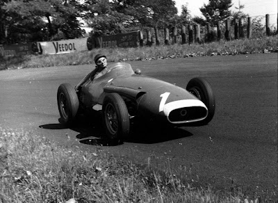 carscoop MF 1 Maserati Celebrates Fangio’s 1957 F1 World Champions Title