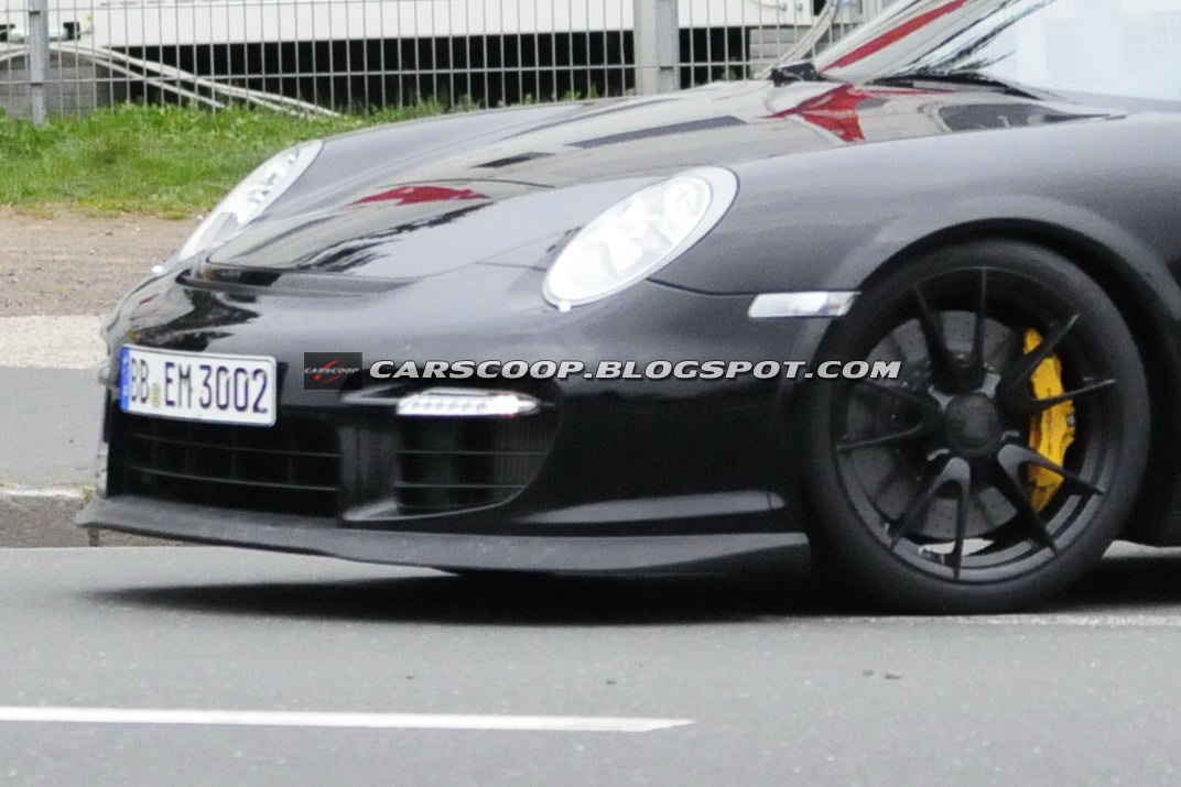 2011-Porsche-911-GT2-RS-11.jpg