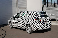 2012-Opel-Vauxhall-Zafira-MPV-250.JPG