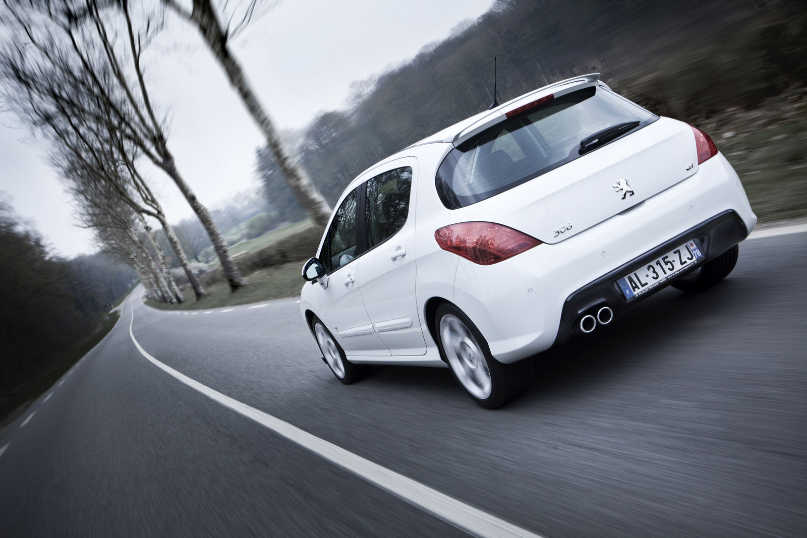 Peugeot Tries to Challenge Golf GTI