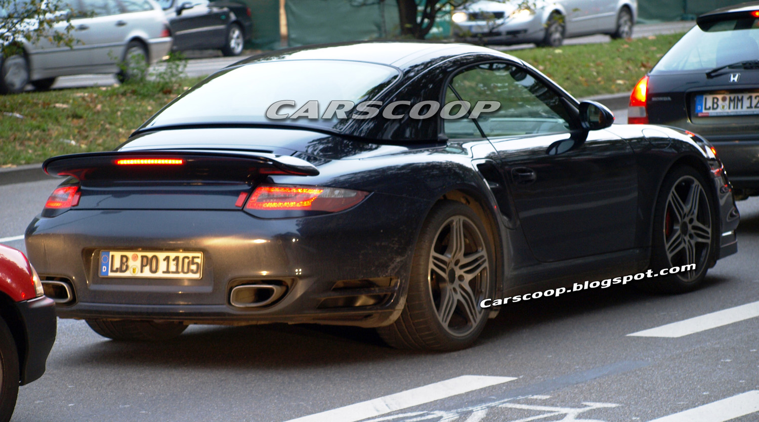 [2010-Porsche-911-Turbo-7.jpg]