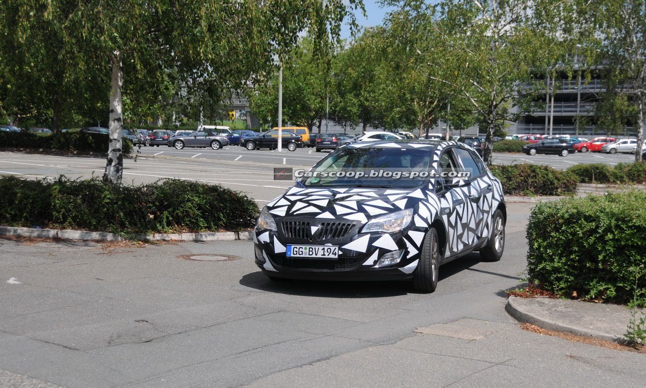 [2010-Buick-Astra-4.JPG]