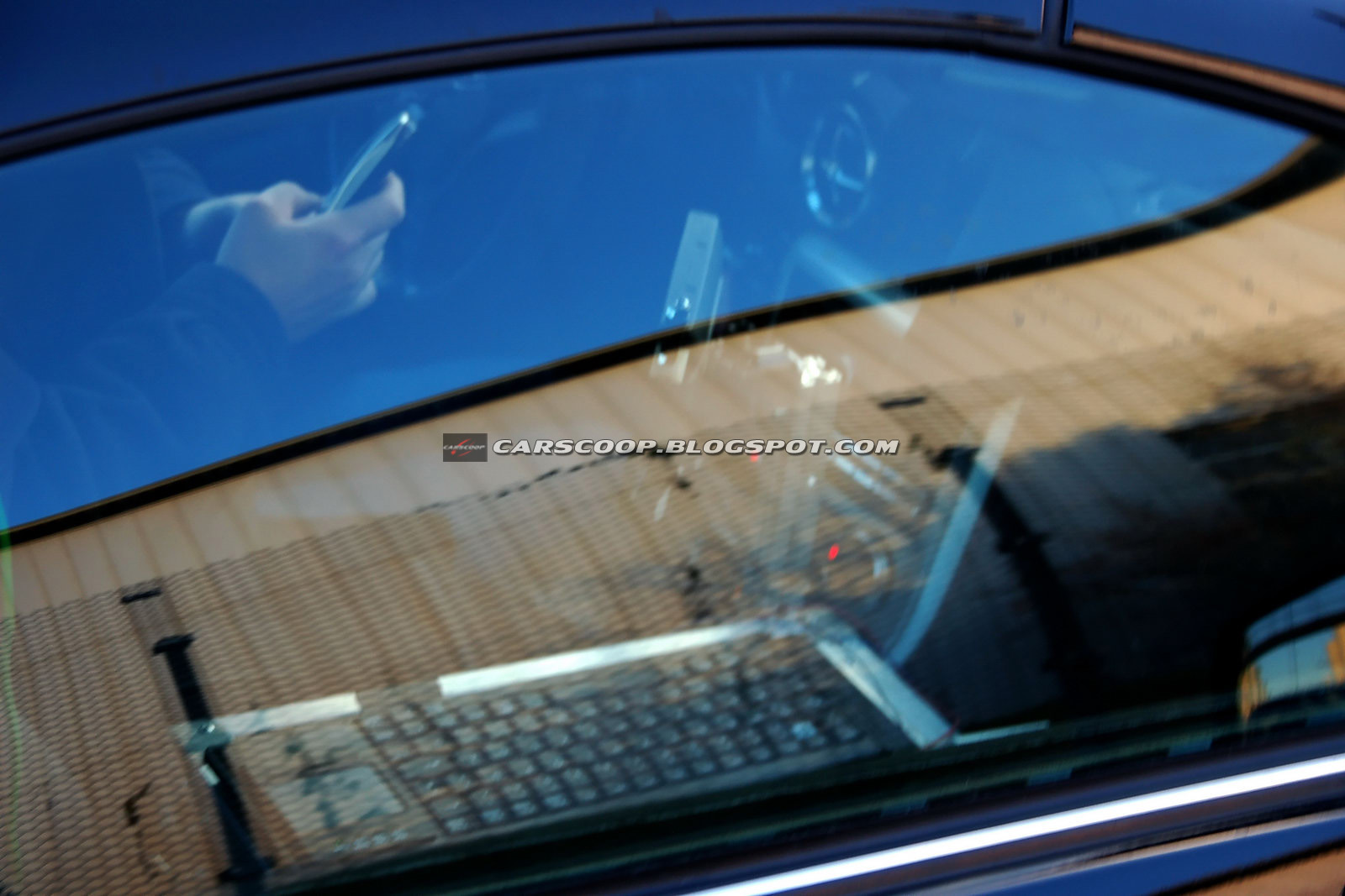 [2012-Mercedes-Benz-SLK-003.JPG]