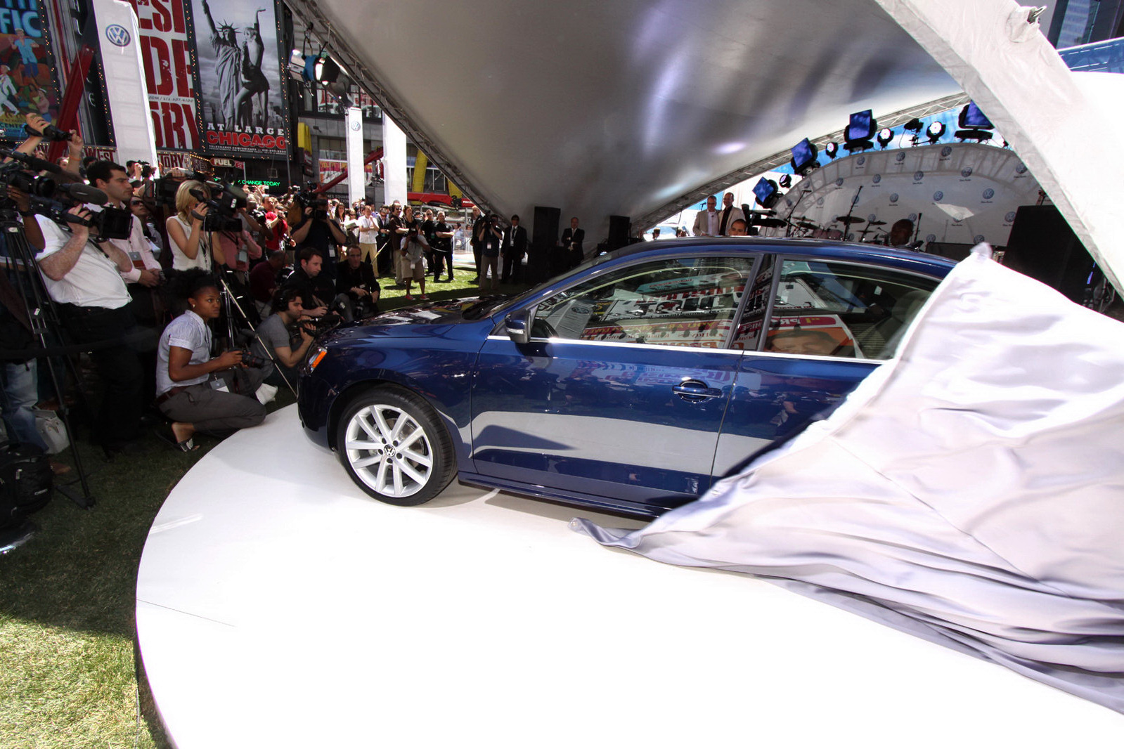 2011-Volkswagen-Jetta-New-York-9.jpg
