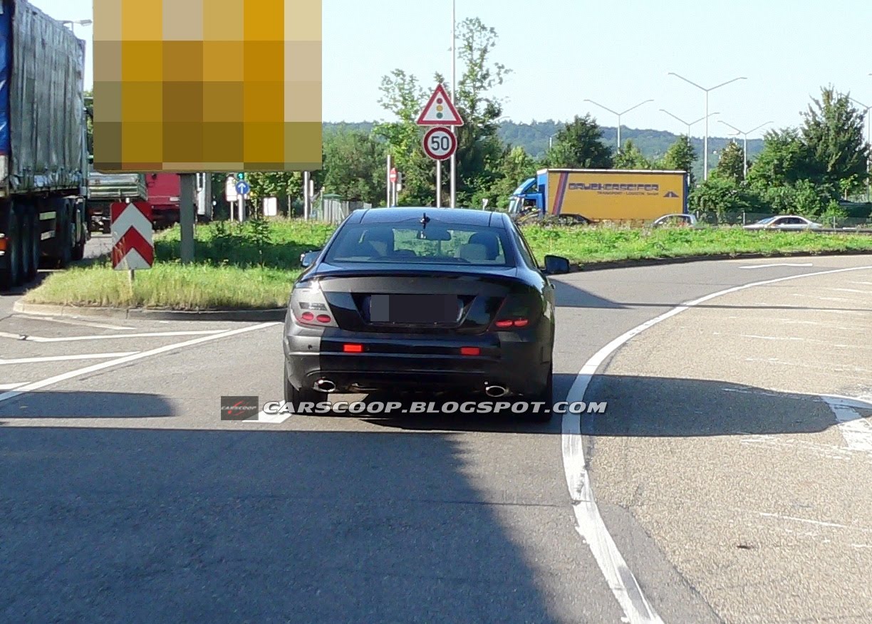 2011-Mercedes-C-Class-Coupe-3.JPG