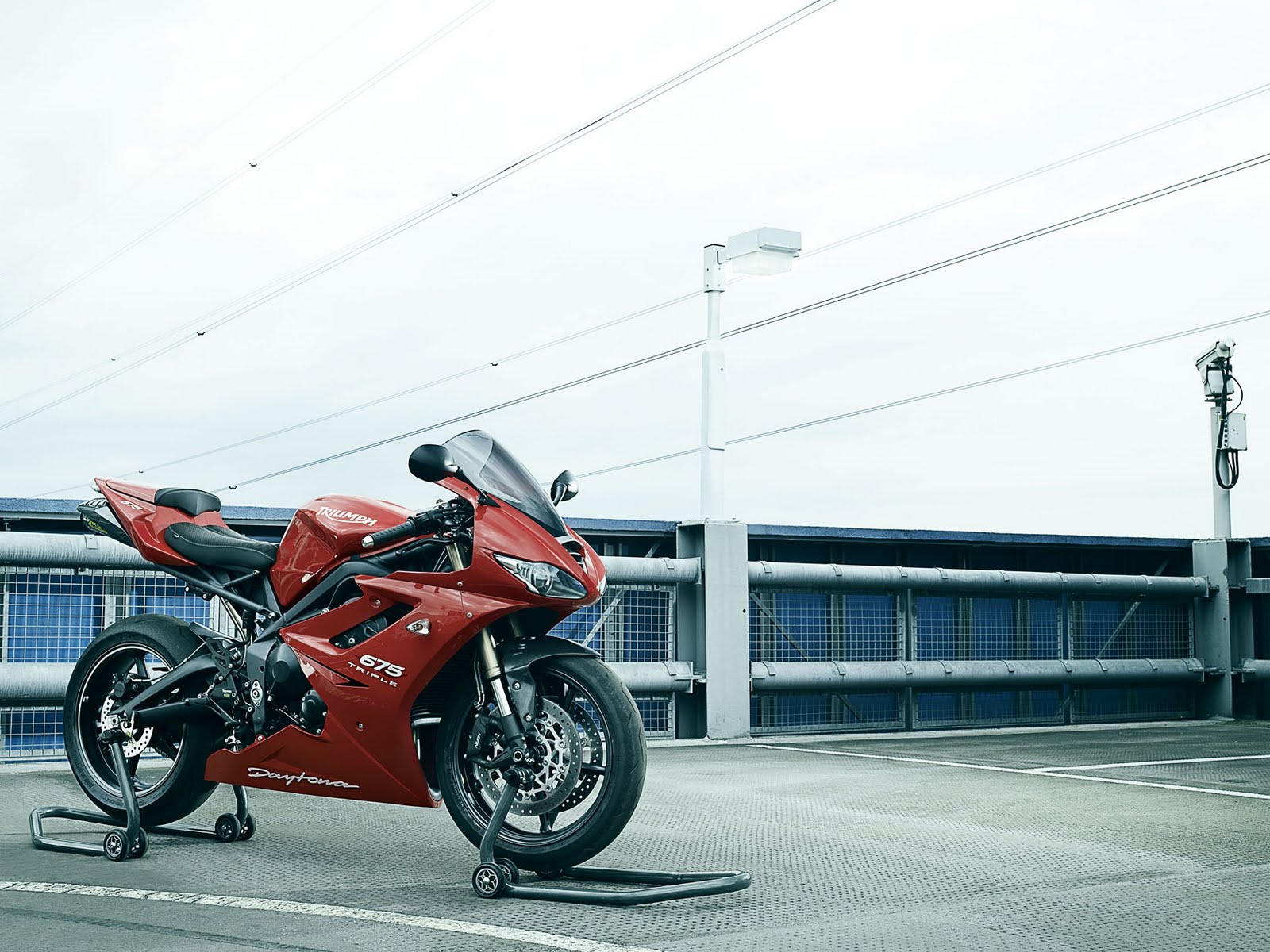 http://4.bp.blogspot.com/_FpGcbrYTyDw/S78_fLsCZ3I/AAAAAAAAAdY/-Rh9-VaEvDM/s1600/2010+Triumph+Daytona+675.jpg