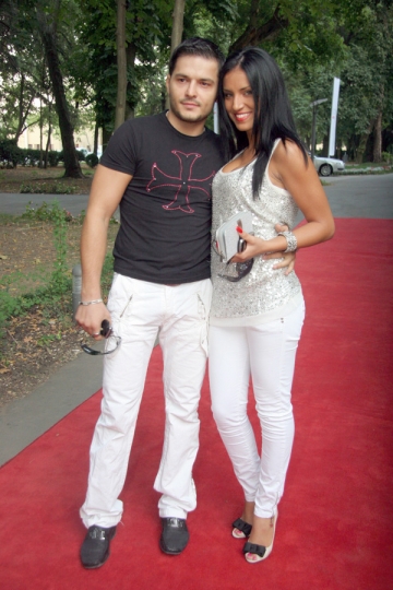 Adelina-Pestritu-Goala ... din Romania...: Adelina Pestritu: Liviu ma lasa sa pozez goala
