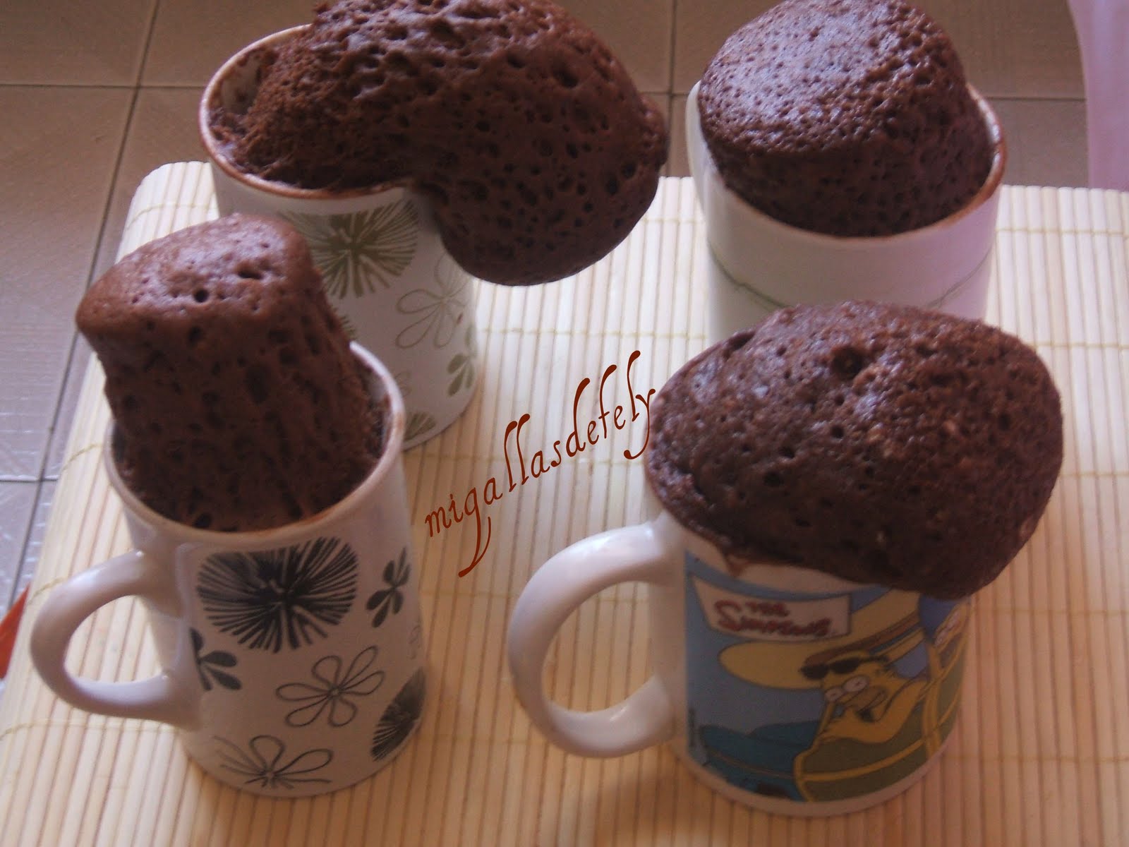 [bolo+de+cacao+en+taza1.JPG]