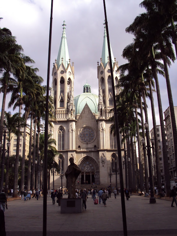 Praça da Sé e a catedral ao fundo