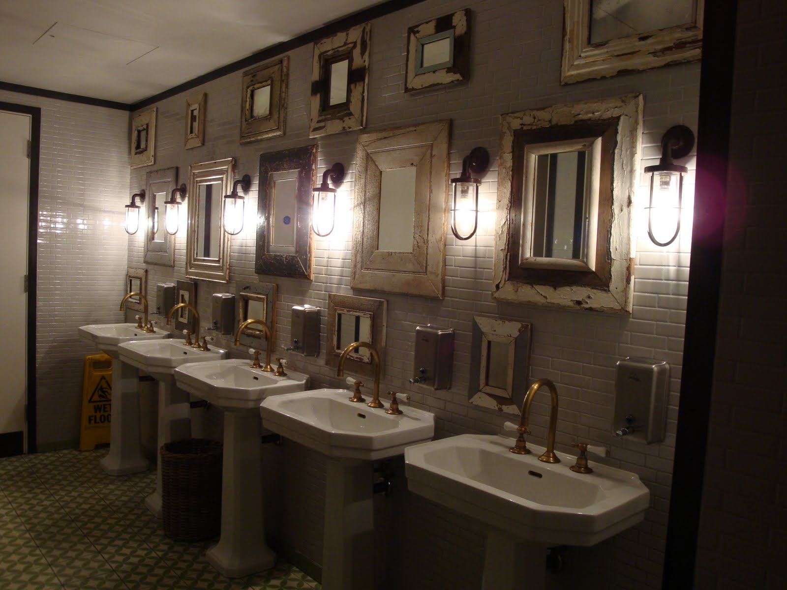 [toilet.JPG]