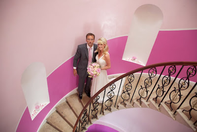 Fabulous pink spiral staircase Bride and groom on pink staircase