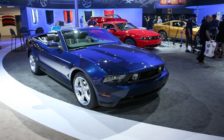 [112_2008_los_angeles_24z+2010_ford_mustang_GT_convertible+front_three_quarter_view.jpg]