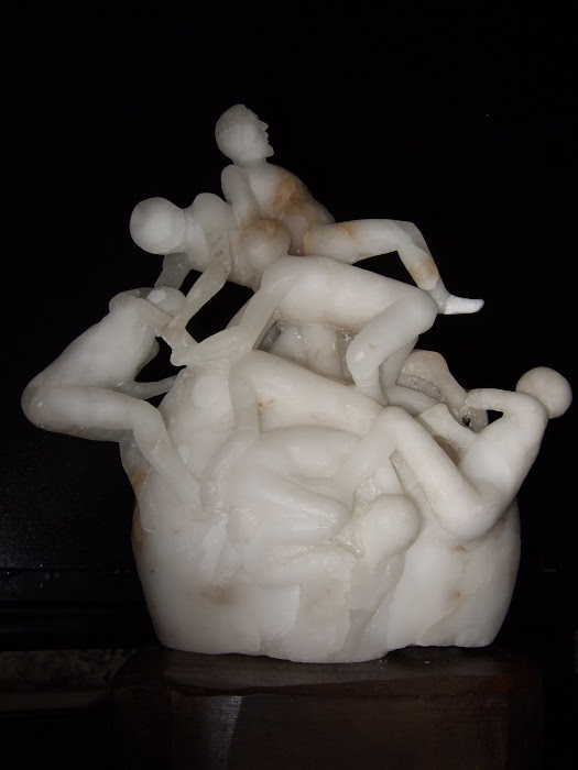 (Rodolfo Orecchio) Particolare statua in alabastro "LOTTA AL POTERE"