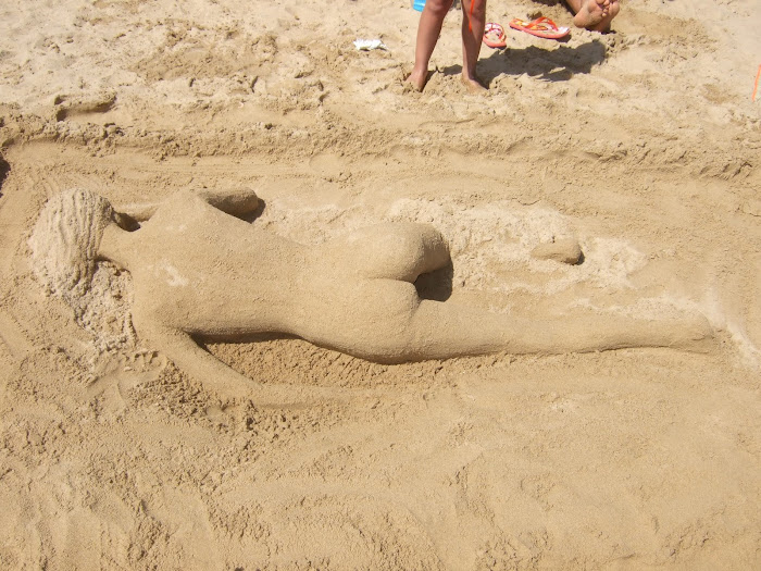 (Rodolfo Orecchio) statua di sabbia creata a titolo ricreativo "estate 2007"