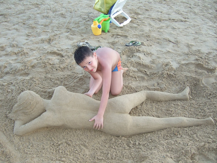 scultura di sabbia (1^ DONNA 2009) altra immagine (Rodolfo Orecchio)