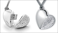 Clé USB Swarovski de 1 GB (145 €).