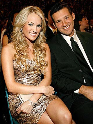 Carrie Underwood 27 and hockey player Mike Fisher 30 exchanged vows at the 
