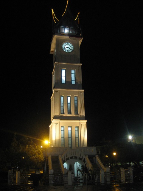 [Jam+Gadang+-+Malam.JPG]
