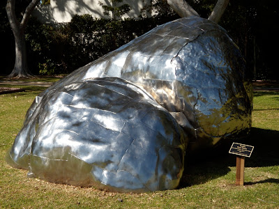 Roxy Paine's Erratic stainless steel sculpture 2007