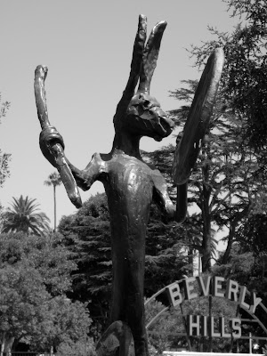 The Drummer sculpture in mono at Beverly Gardens Park