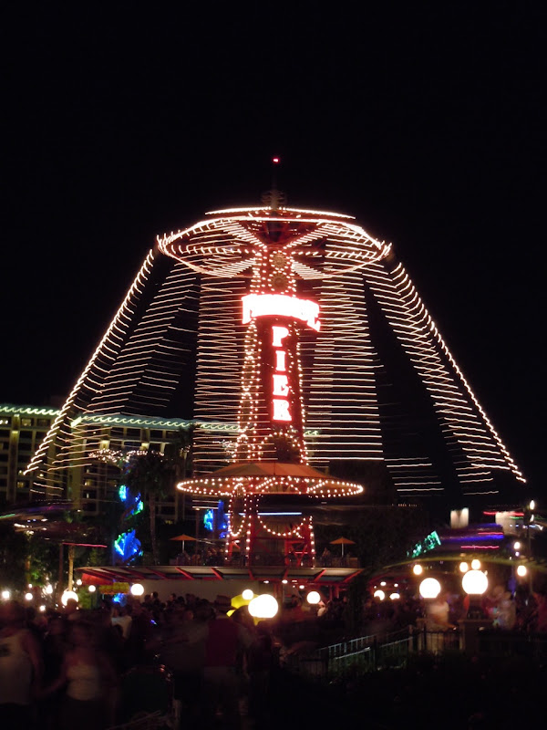 Golden Zephyr ride illuminated