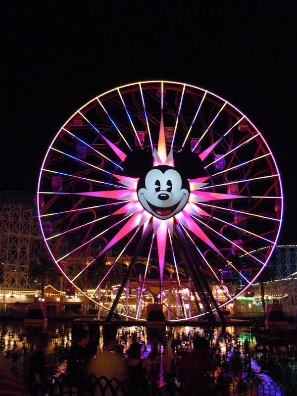 Mickey's Fun Wheel illuminated