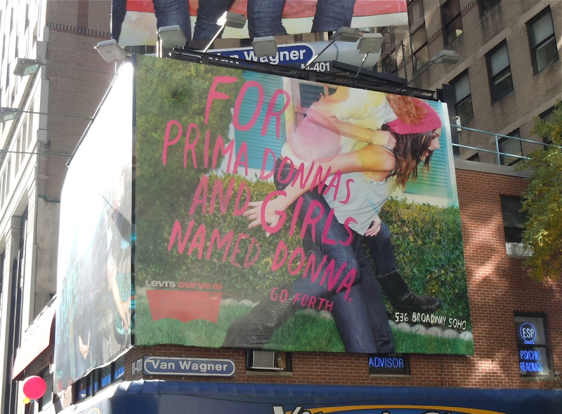 Levi's Curve ID Donna billboard