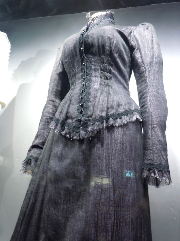 Emily Blunt's Wolfman movie costume