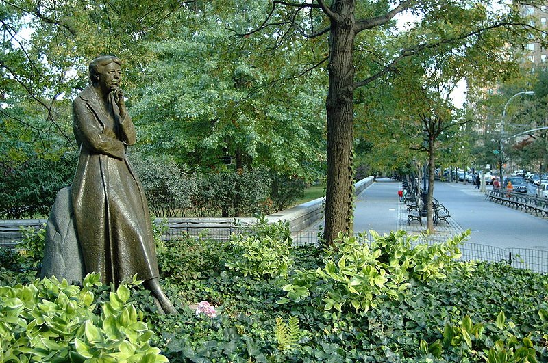 [800px-Riverside_Drive_at_72nd_Street.jpg]