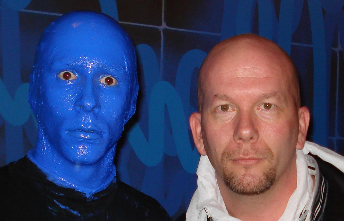 [Me+and+a+blue+man.JPG]