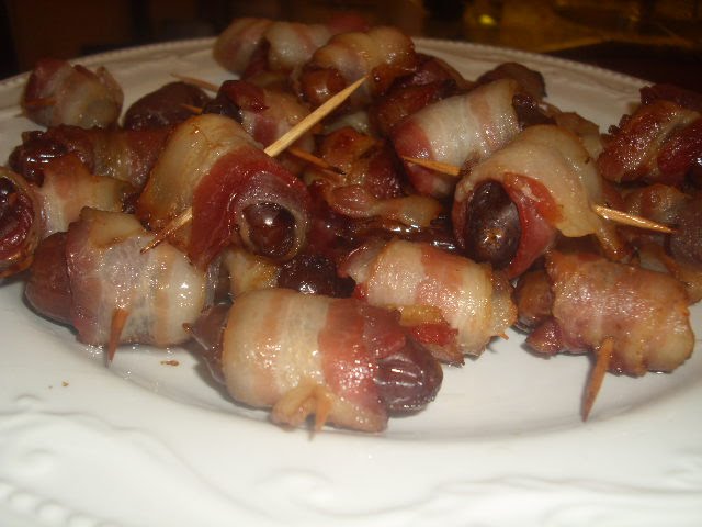 [bacon+wrapped+dates.JPG]