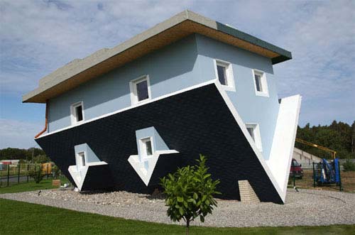[Upside-Down-House-Installation-In-Germany-001.jpg]