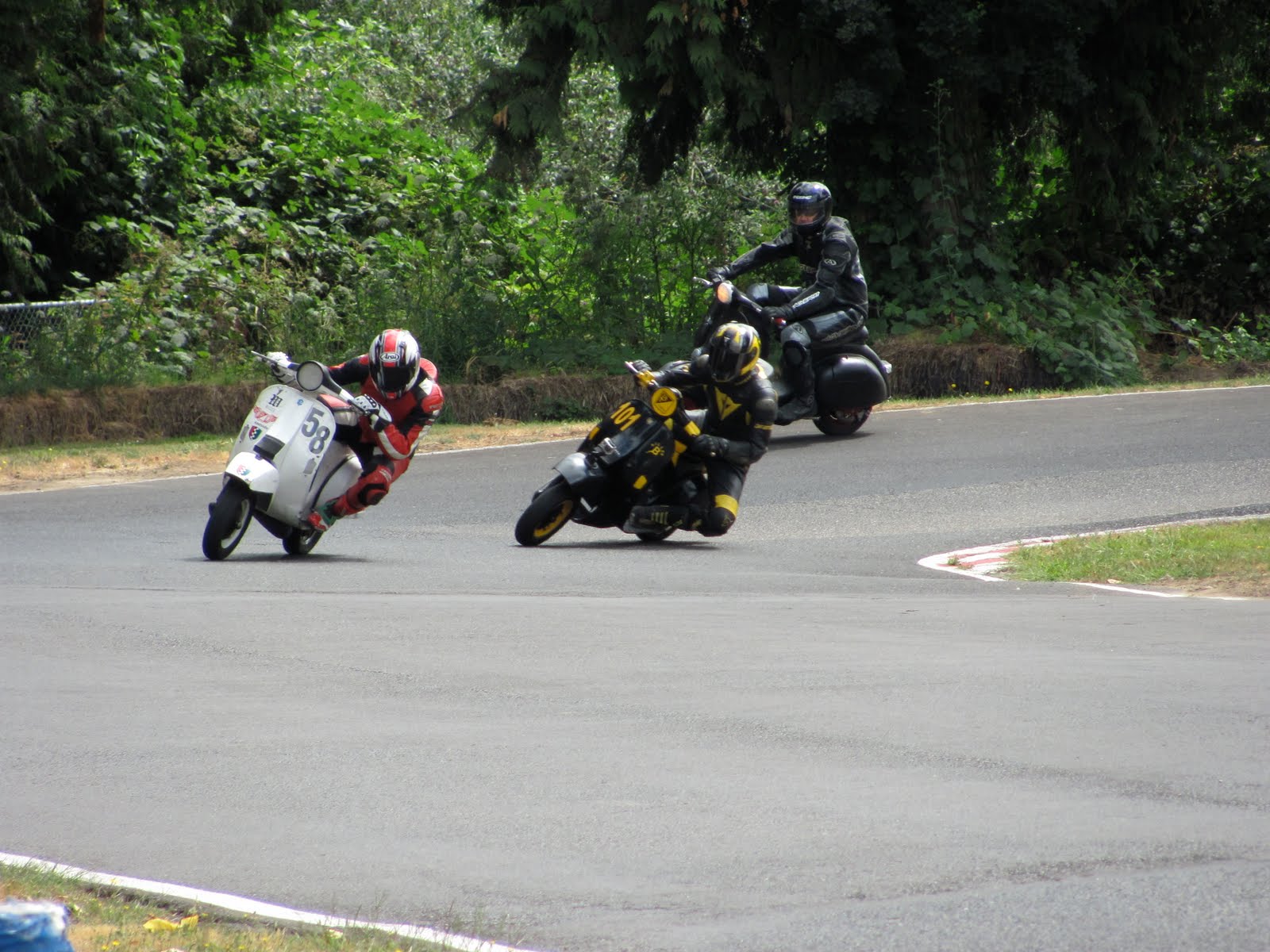 Vintage Vespa Racing