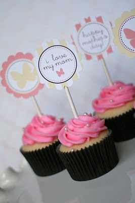 http://4.bp.blogspot.com/_GPr02OK7eIk/S-KiIW7WK2I/AAAAAAAAARE/r-kM9hZt5R4/s1600/i+love+my+mom+cupcake.JPG