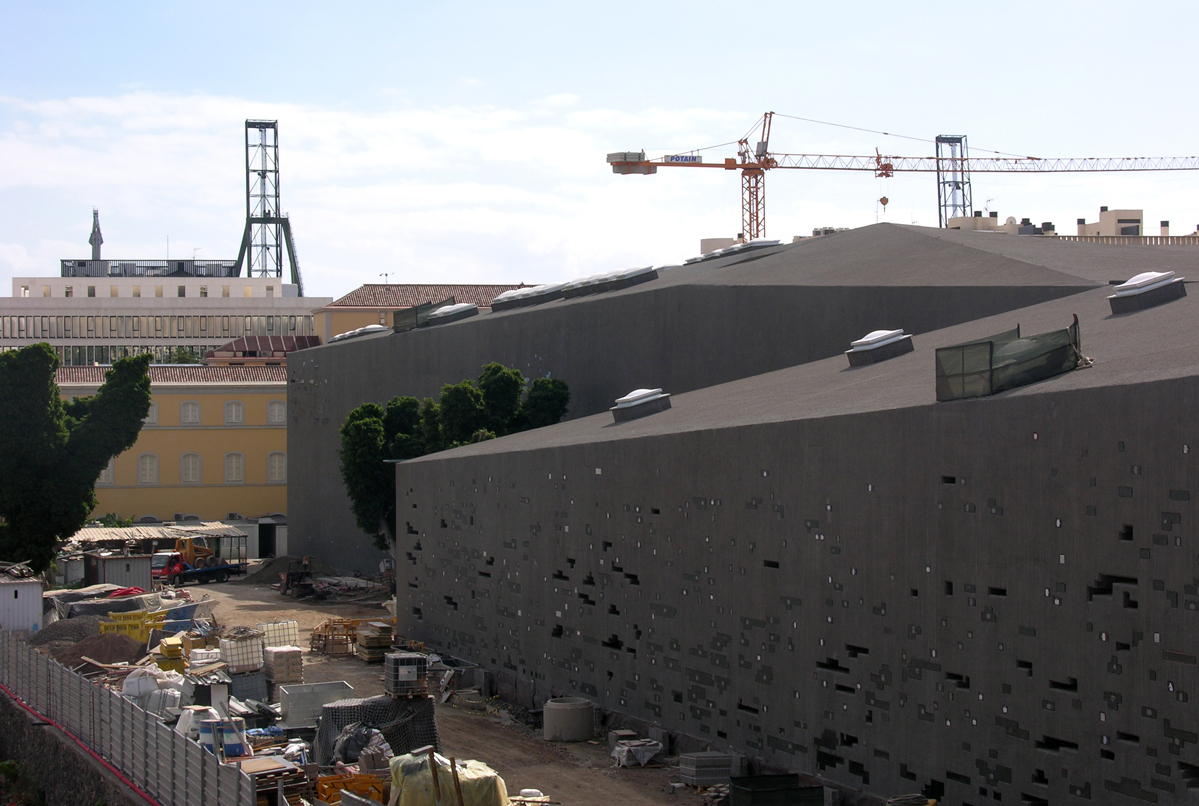 [071221-FGB-OscarDominguez.jpg]