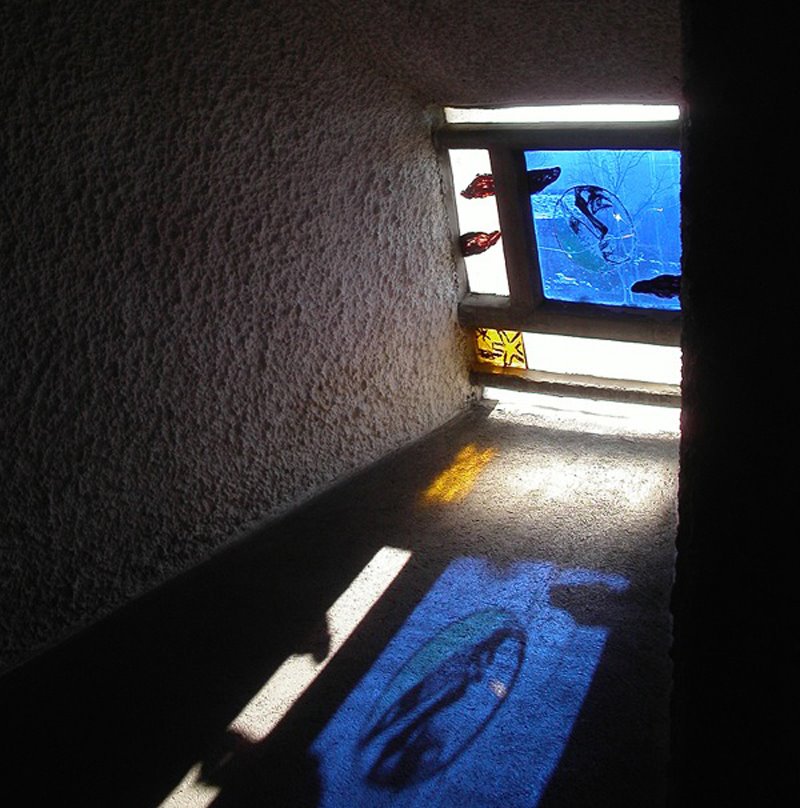 [090426-Flickr-Scarletgreen-Ronchamp-Interior1-s.jpg]