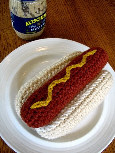Free Amigurumi Patterns: Hot Dog Crochet Pattern