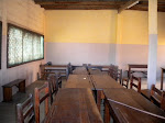 Voici une salle de classe...vide.