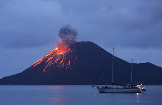 http://4.bp.blogspot.com/_GZutOohPqR4/SyAI5gh_KdI/AAAAAAAAAfU/HEop8qDdMLg/s320/anak-gunung-krakatau.jpg