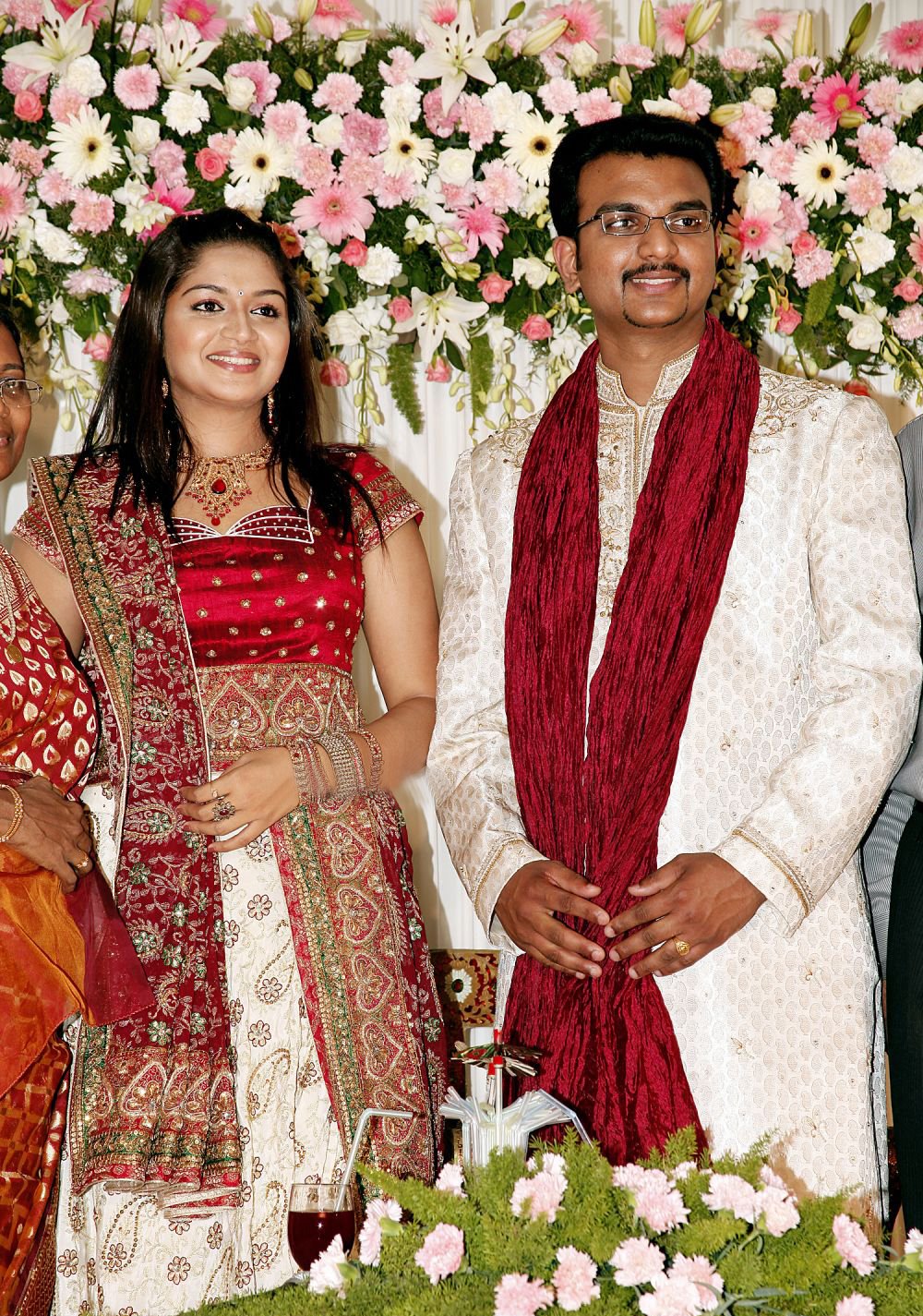 [karthika-marriage-engagement-photos_-stills_pics-_29_2.jpg]