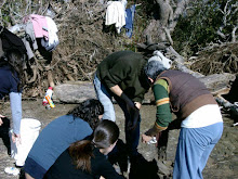 buscando la arcilla para hacer a "La Eulogia"