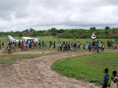 [182+and+helicopter+in+Tambara.JPG]