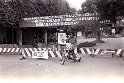 Pintu Gerbang Ganesha 10 Pintu Gerbang Kampus ITB Jalan Ganesha 10