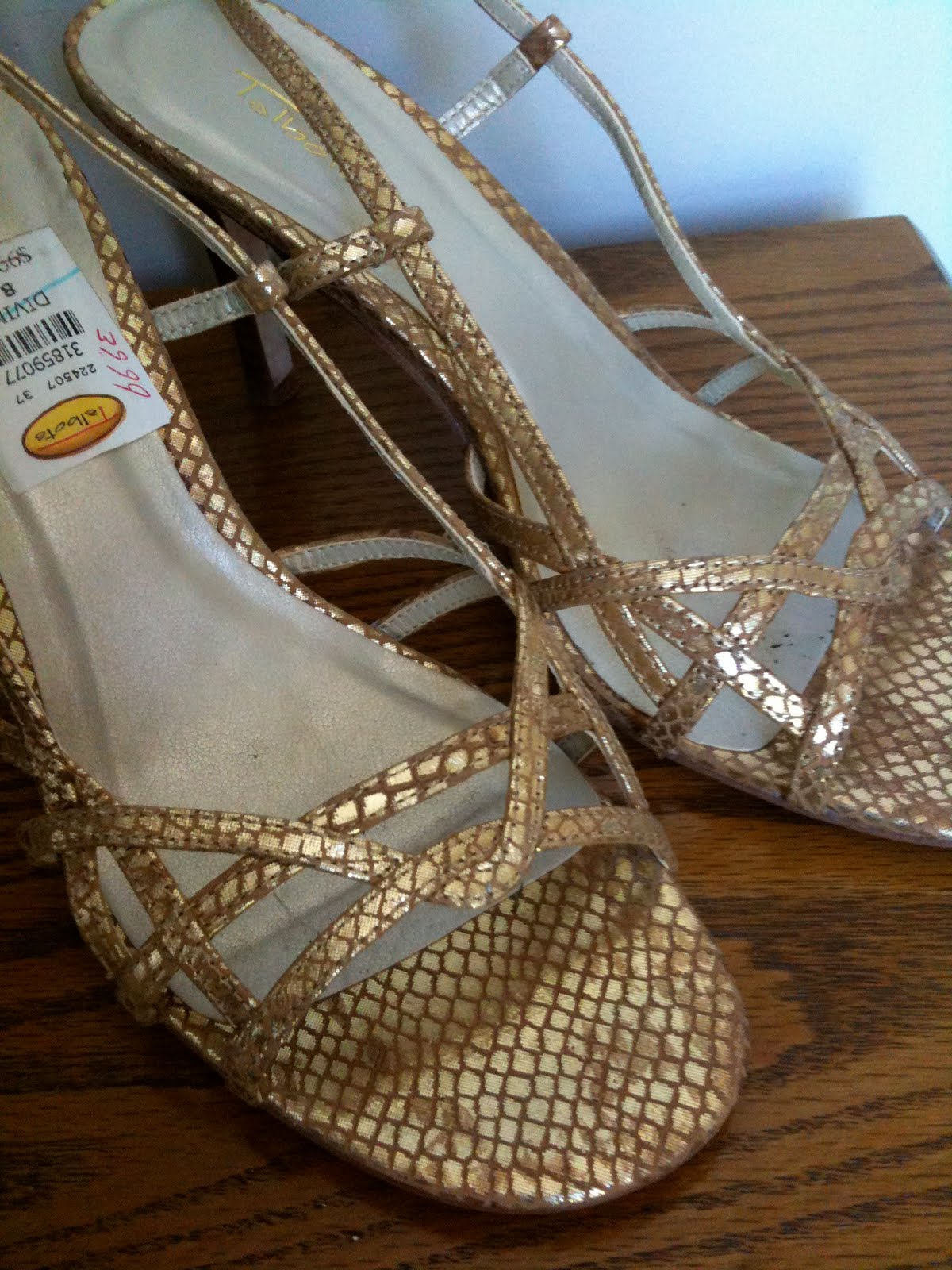 guess snakeskin pumps