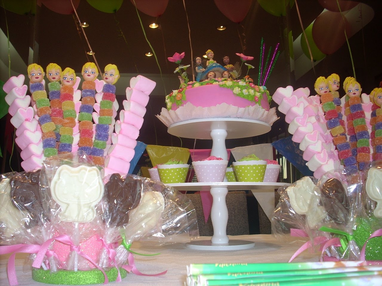 Pequeñas Tentaciones: Torta y Cupcakes Tinker Bell Pequeñas Tentaciones: Torta y Cupcakes Tinker Bell