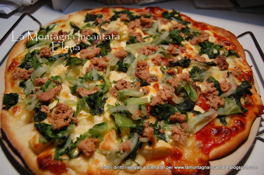 La Montagna Incantata La Deliziosa Pizza Di Mio Marito Con Scarola Tonno E Caciocavallo