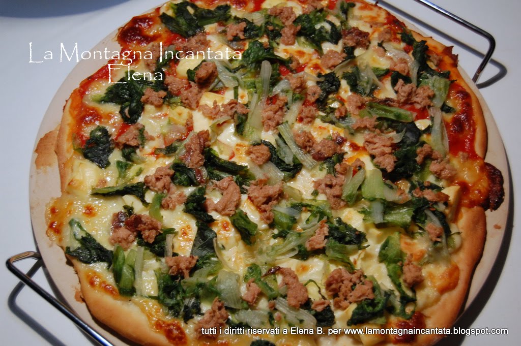 La Montagna Incantata La Deliziosa Pizza Di Mio Marito Con Scarola Tonno E Caciocavallo