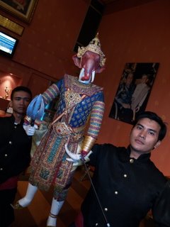 [thai-puppet-suan-lum-joe+louis.JPG]